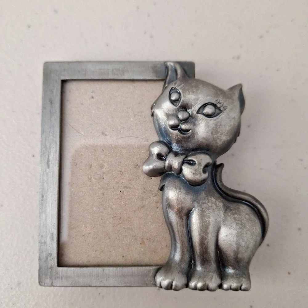 Vintage Pewter Picture Frame Cat Pretty Kitty 3.5